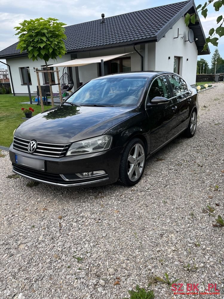 2013' Volkswagen Passat Variant photo #1