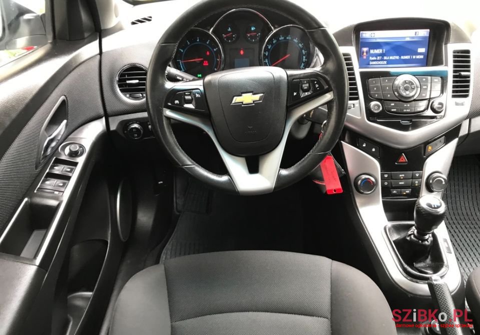 2011' Chevrolet Cruze photo #5