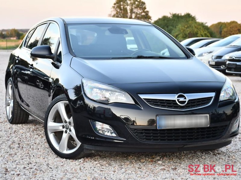 2010' Opel Astra 1.6 Sport photo #1