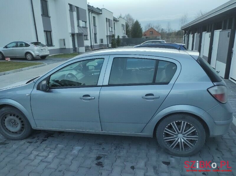 2004' Opel Astra photo #1