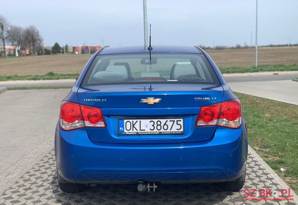 2011' Chevrolet Cruze photo #4