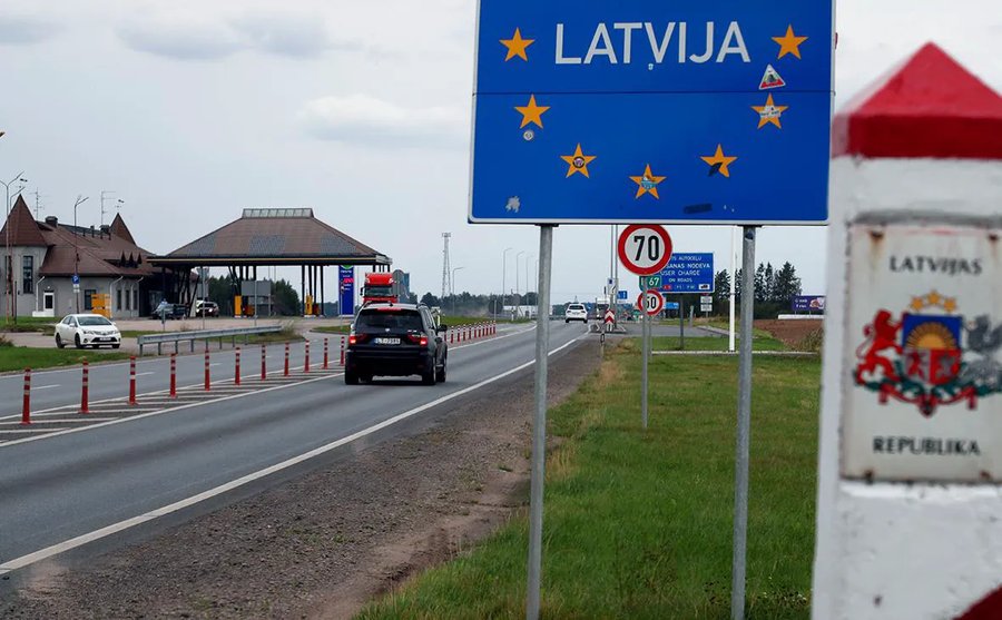 Латвія готується виганяти автомобілі з російською та білоруською реєстрацією