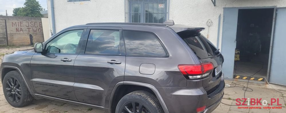 2018' Jeep Grand Cherokee photo #3