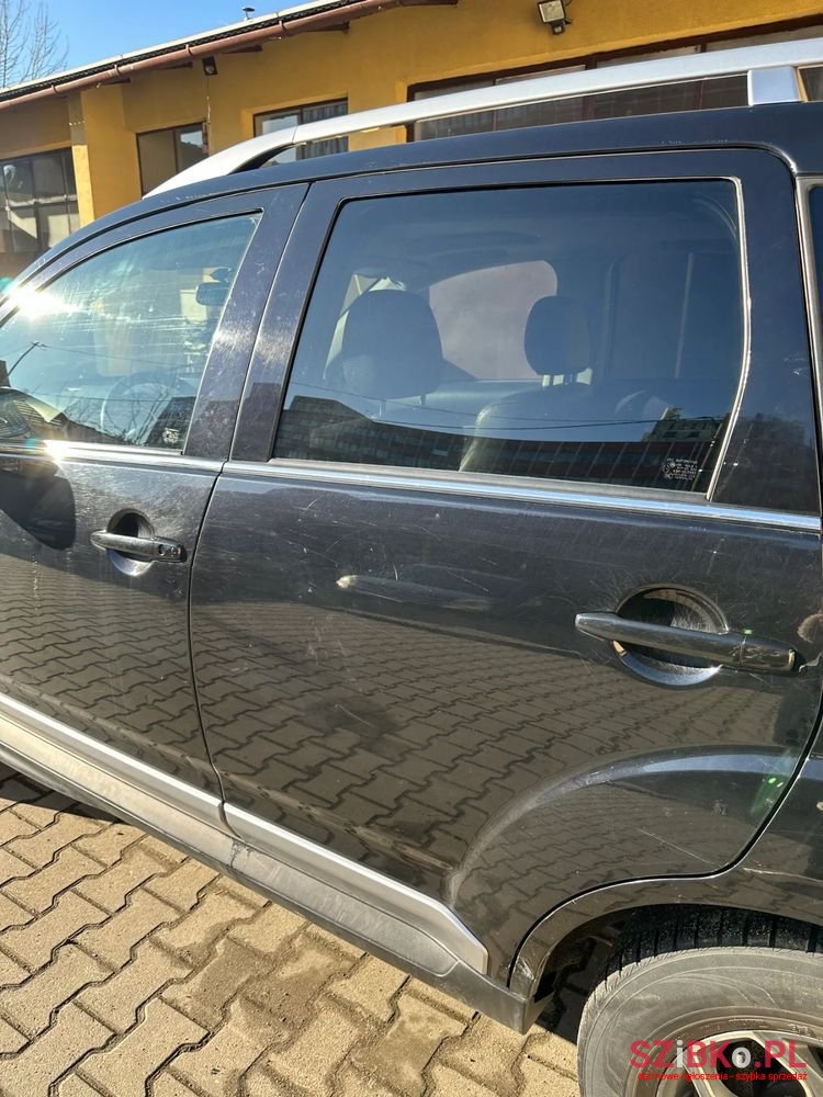 2009' Mitsubishi Outlander photo #2