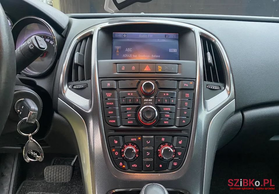 2010' Opel Astra photo #4