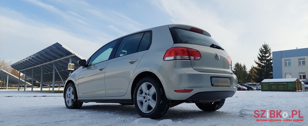 2009' Volkswagen Golf photo #4