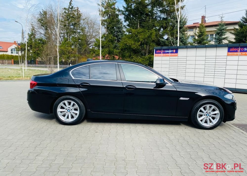 2015' BMW 5 Series 520D photo #2