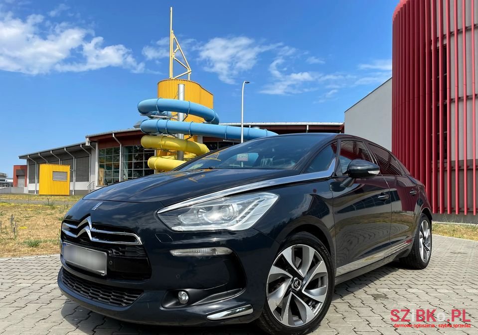 2012' Citroen DS5 photo #2
