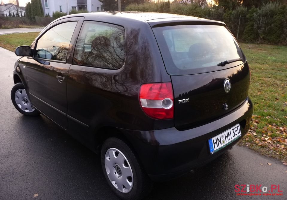 2005' Volkswagen Fox photo #6