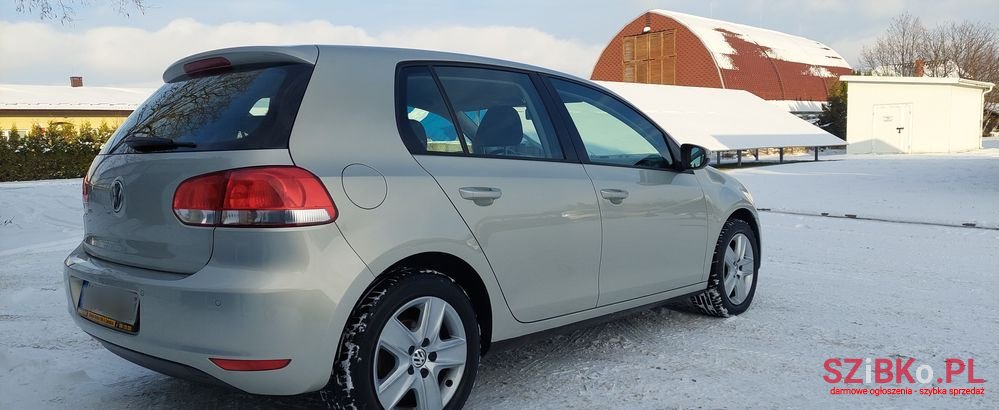 2009' Volkswagen Golf photo #2