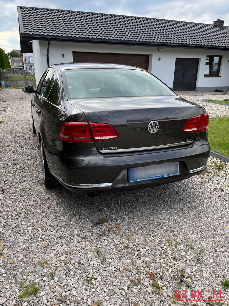 2013' Volkswagen Passat Variant photo #6