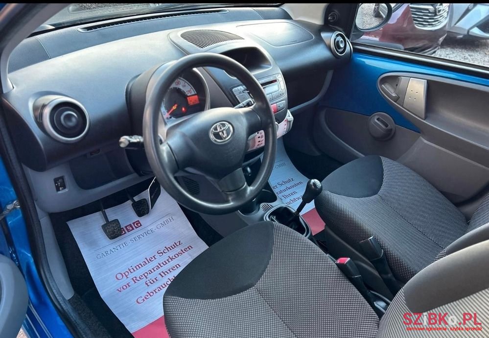 2010' Toyota Aygo Coolblue photo #6