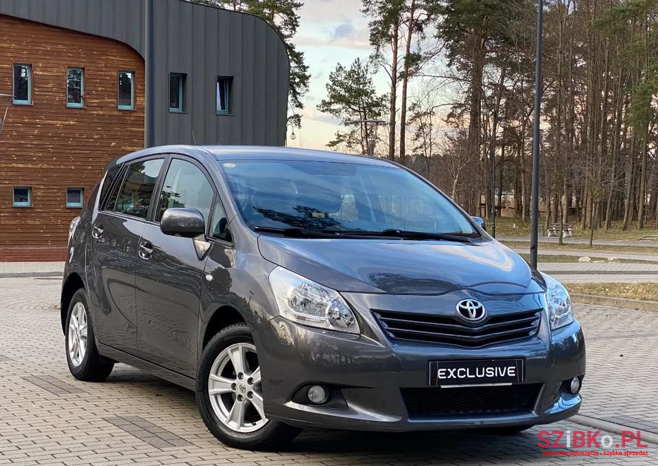 2009' Toyota Verso photo #1