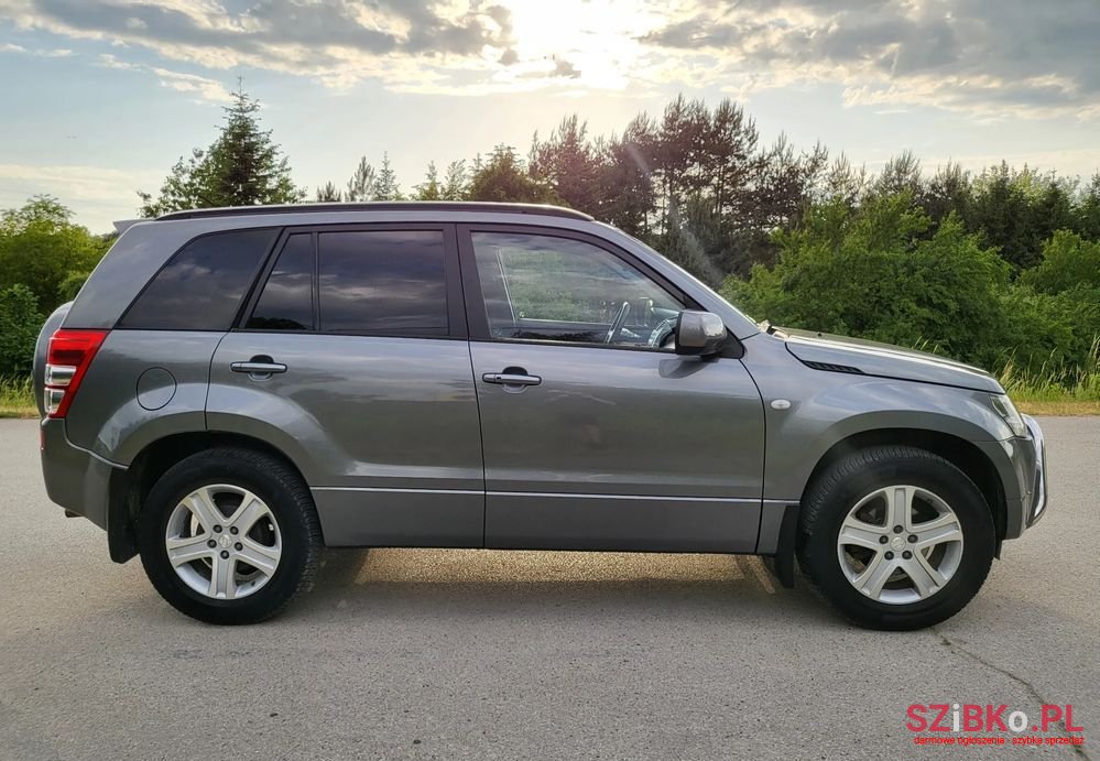 2005' Suzuki Grand Vitara 2.0 De Luxe photo #3
