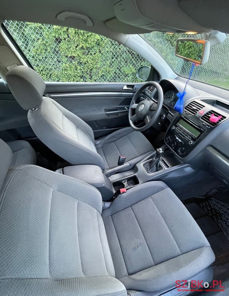 2003' Volkswagen Golf photo #5