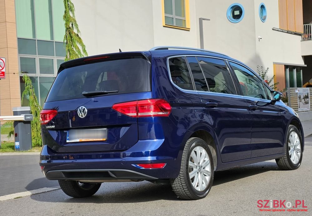 2019' Volkswagen Touran photo #5