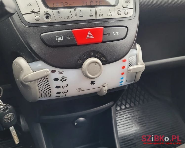 2013' Toyota Aygo photo #6