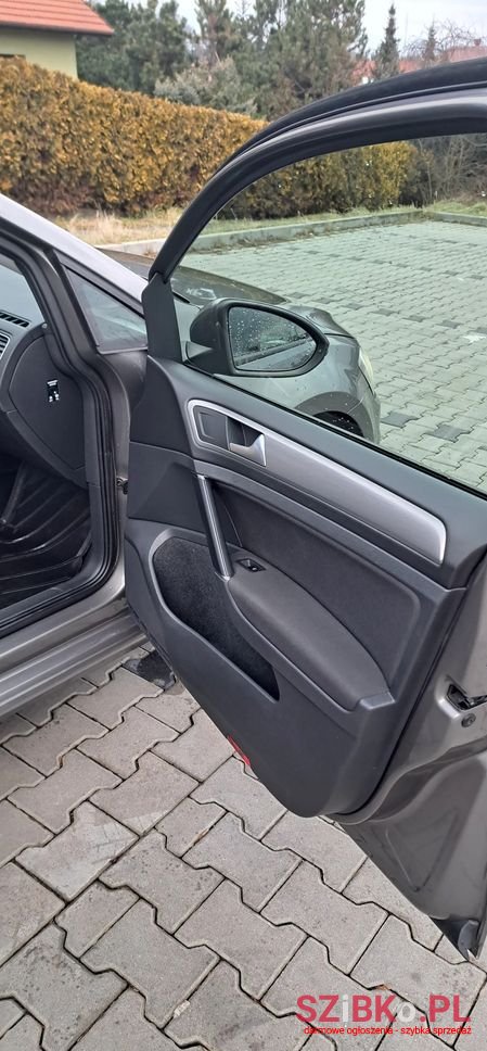 2015' Volkswagen Golf photo #2