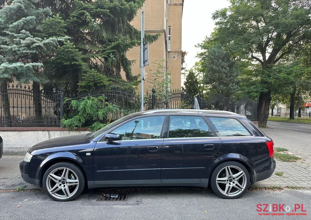 2001' Audi A4 Avant photo #2