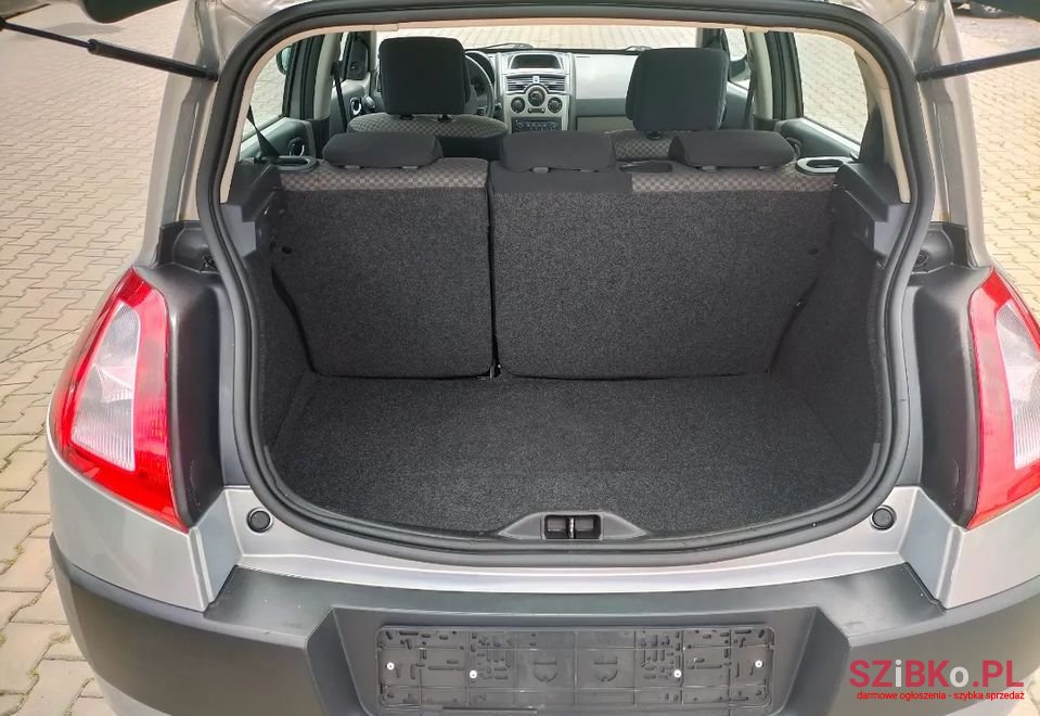 2004' Renault Megane photo #5