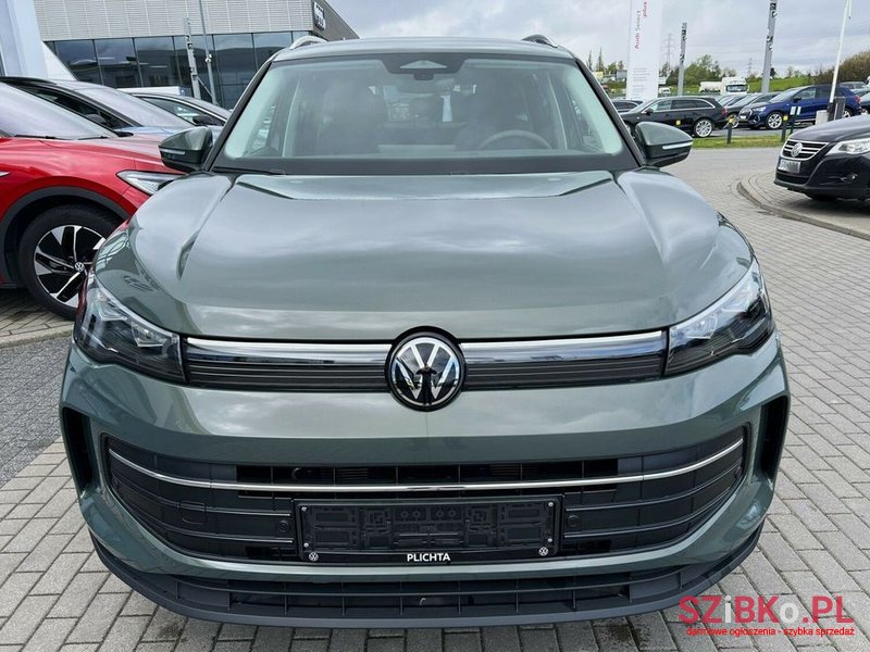 2024' Volkswagen Tiguan photo #2