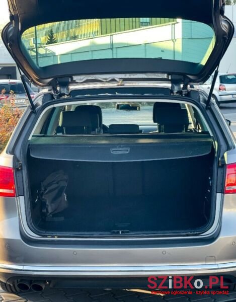 2011' Volkswagen Passat photo #4