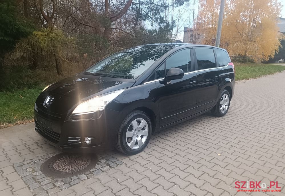 2011' Peugeot 5008 2.0 Hdi Family photo #1