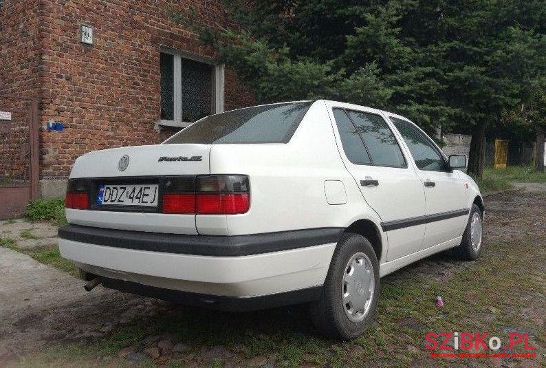 1993' Volkswagen Vento photo #2