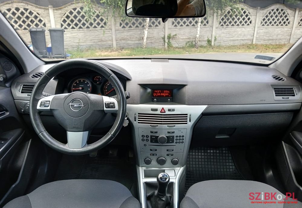 2010' Opel Astra 1.6 photo #4