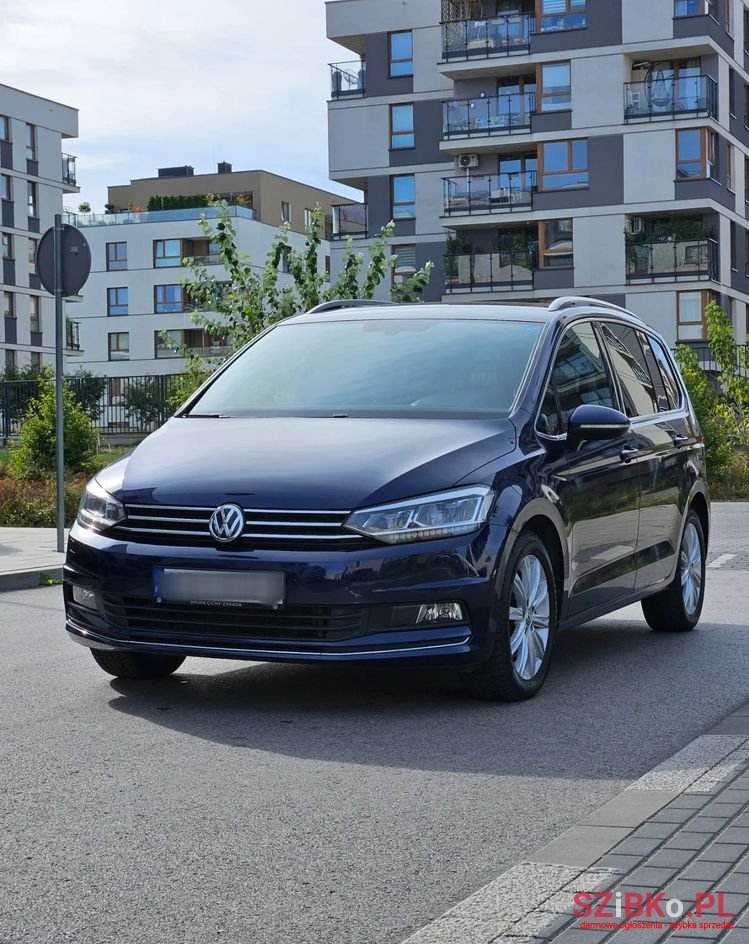 2019' Volkswagen Touran photo #2