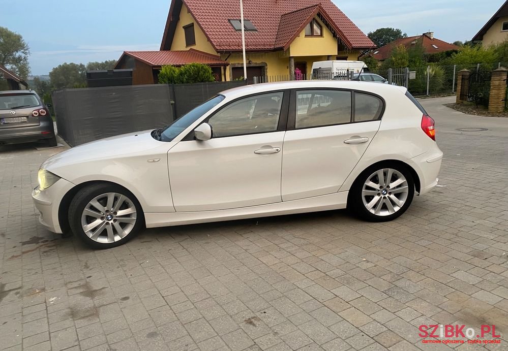2010' BMW 1 Series 120D photo #3