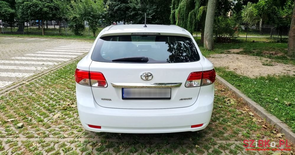 2015' Toyota Avensis Combi 1.6 Edition photo #6