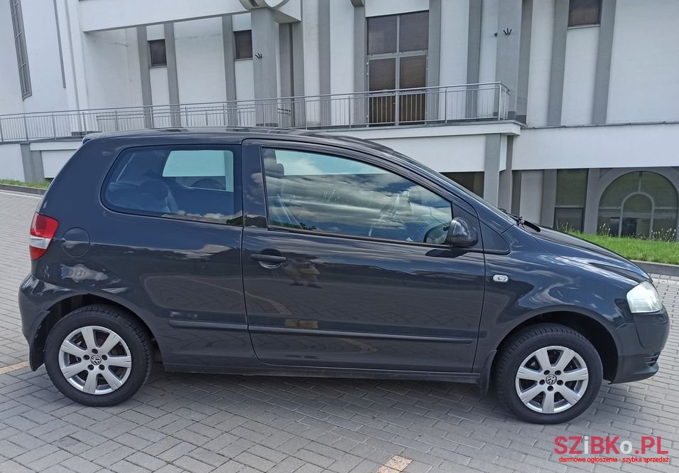 2005' Volkswagen Fox photo #6