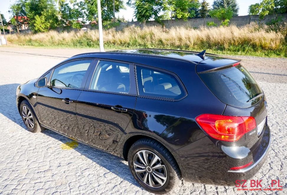 2015' Opel Astra photo #3