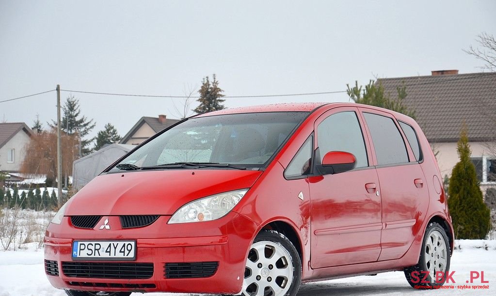2006' Mitsubishi Colt photo #2