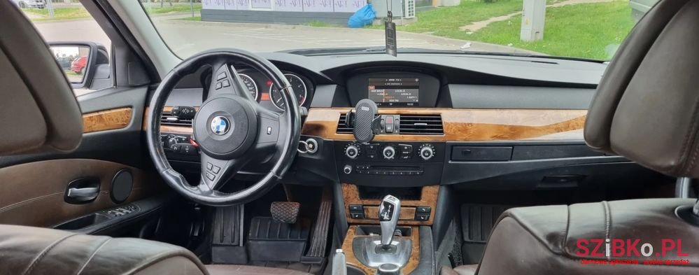 2008' BMW 5 Series 520D Touring photo #3