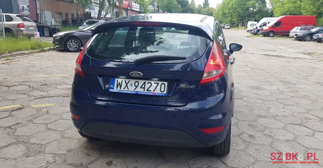 2011' Ford Fiesta photo #6