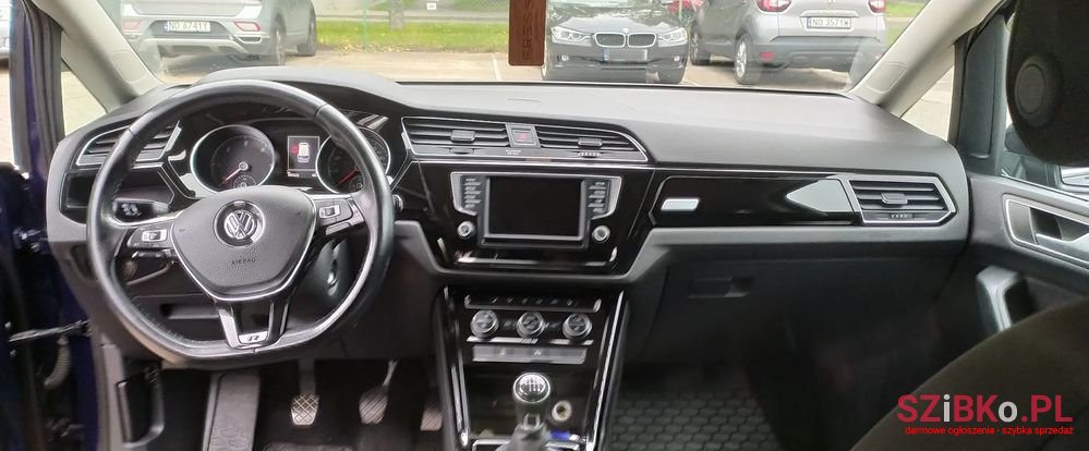 2016' Volkswagen Touran photo #2