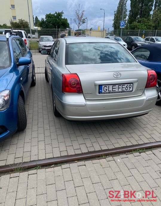 2003' Toyota Avensis photo #2