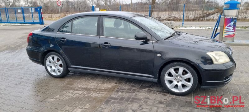 2004' Toyota Avensis photo #3