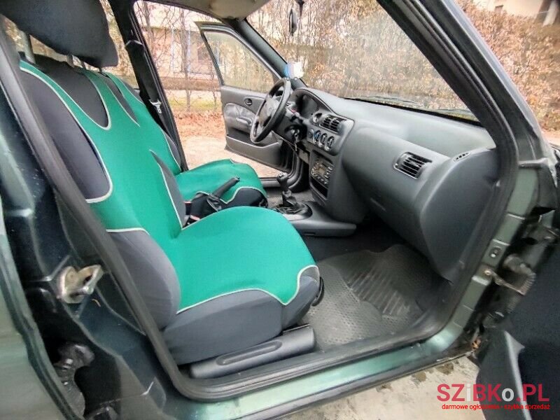 1999' Ford Escort photo #4