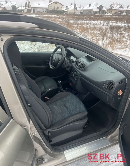 2008' Renault Clio photo #3