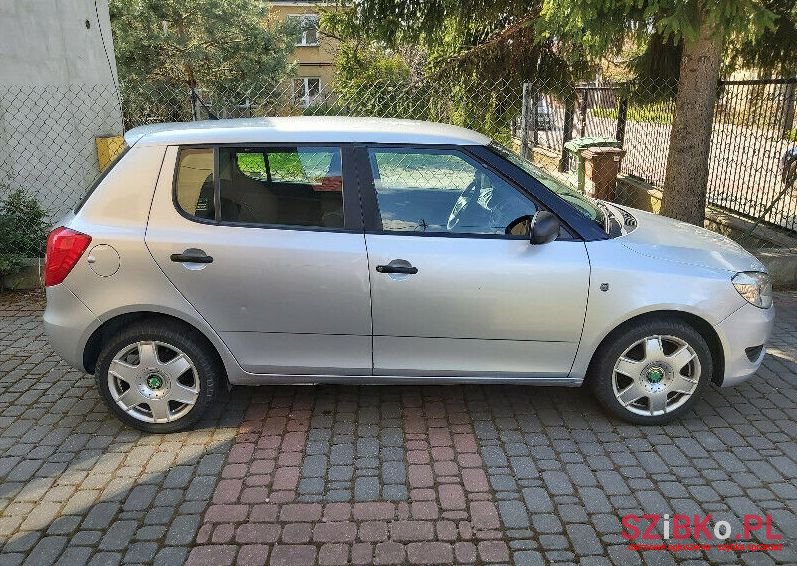 2012' Skoda Fabia photo #2