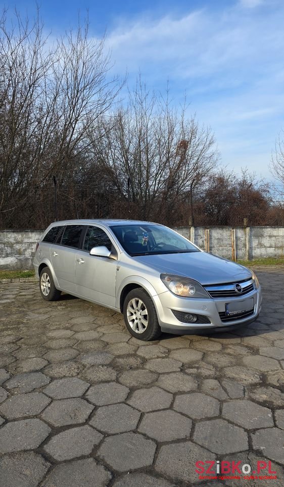 2010' Opel Astra Iii 1.7 Cdti Cosmo photo #2
