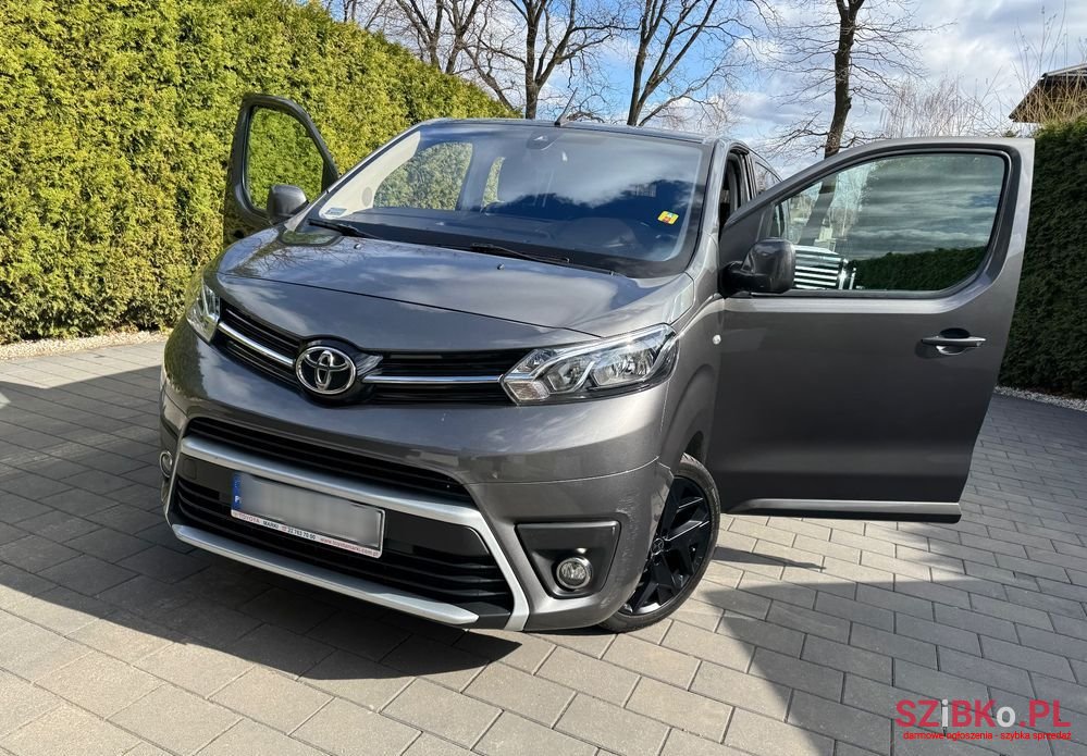 2018' Toyota ProAce Verso photo #5