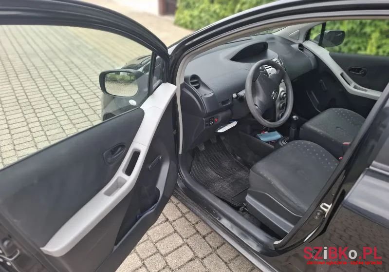 2007' Toyota Yaris 1.3 Luna A/C photo #6