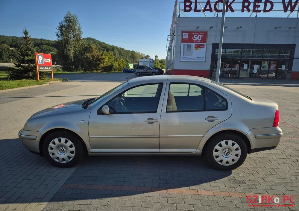 2004' Volkswagen Bora 1.6 Pacific photo #2