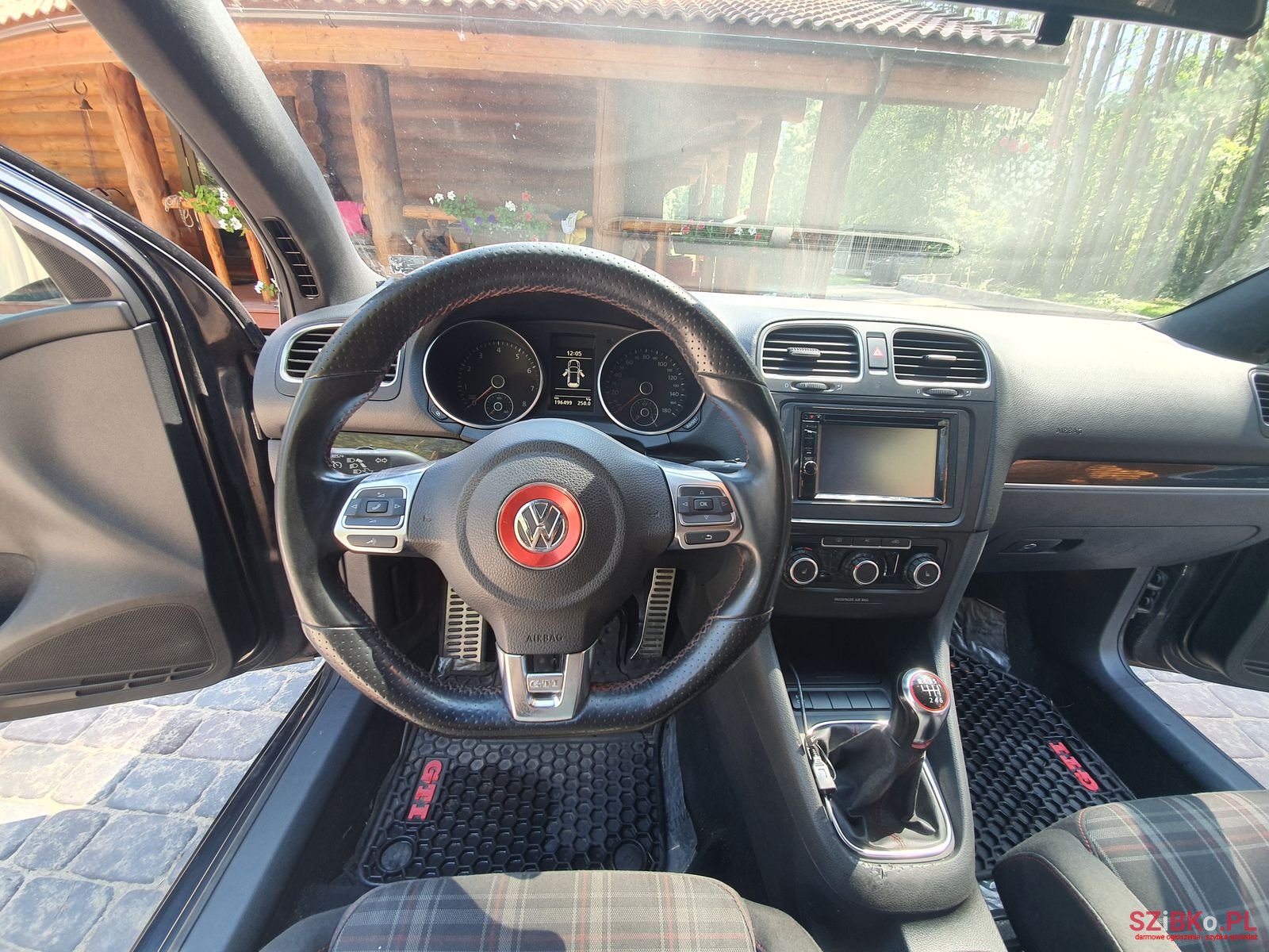 2010' Volkswagen Golf GTI photo #6