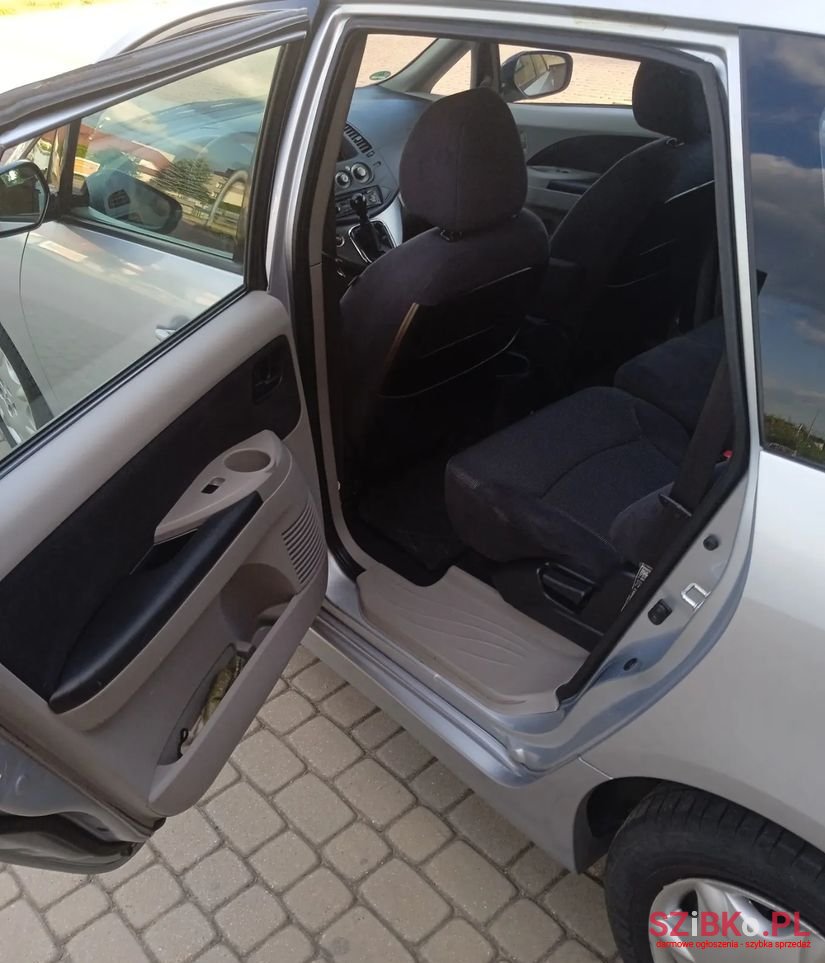 2006' Mitsubishi Grandis 2.0 Did Intense photo #6