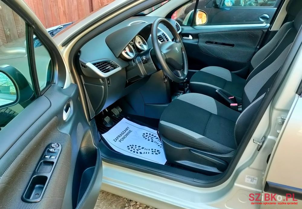 2008' Peugeot 207 1.4 Active photo #6